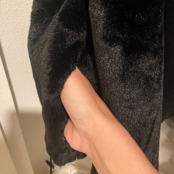 NWT faux fur jacket - Picture 5 of 5